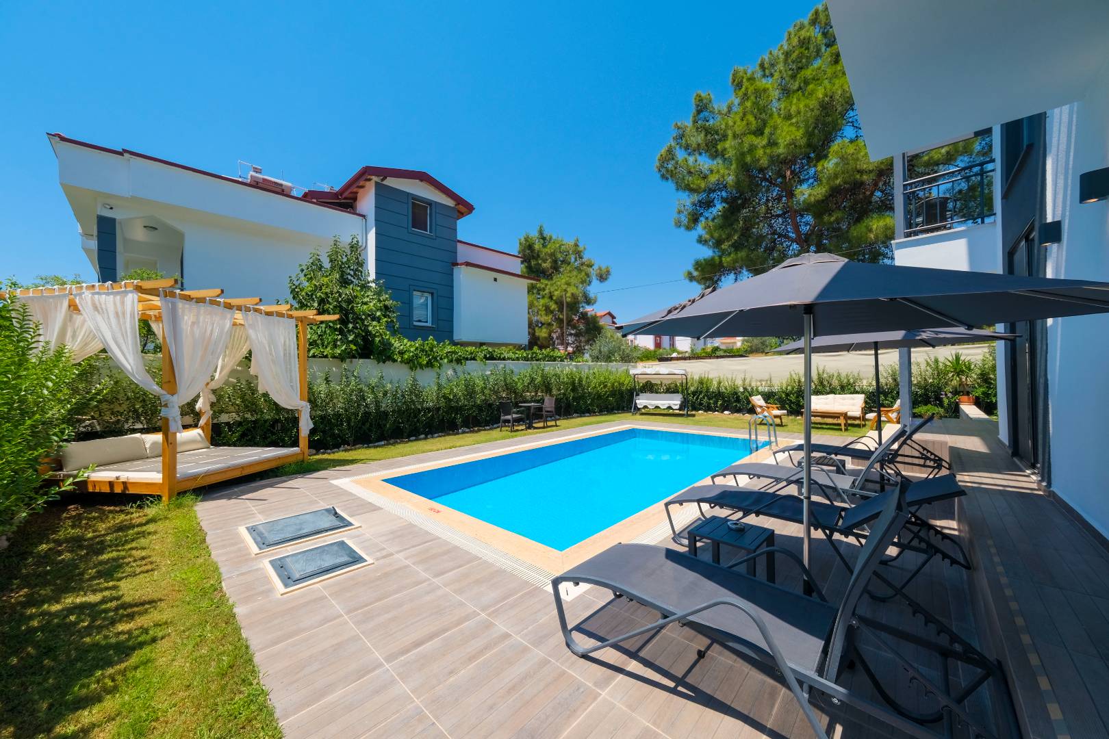 Muğla Fethiye'de Geniş Ailelere Uygun, Özel Havuzlu, Modern Villa