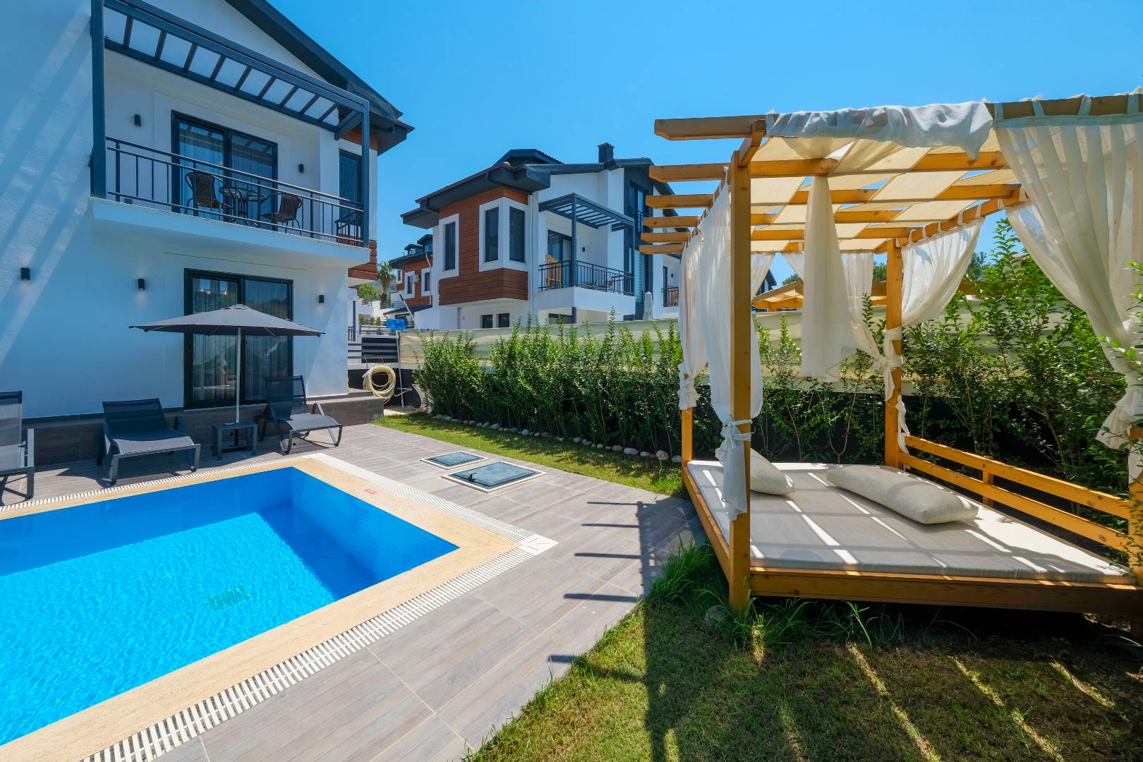 Muğla Fethiye'de Geniş Ailelere Uygun, Özel Havuzlu, Modern Villa