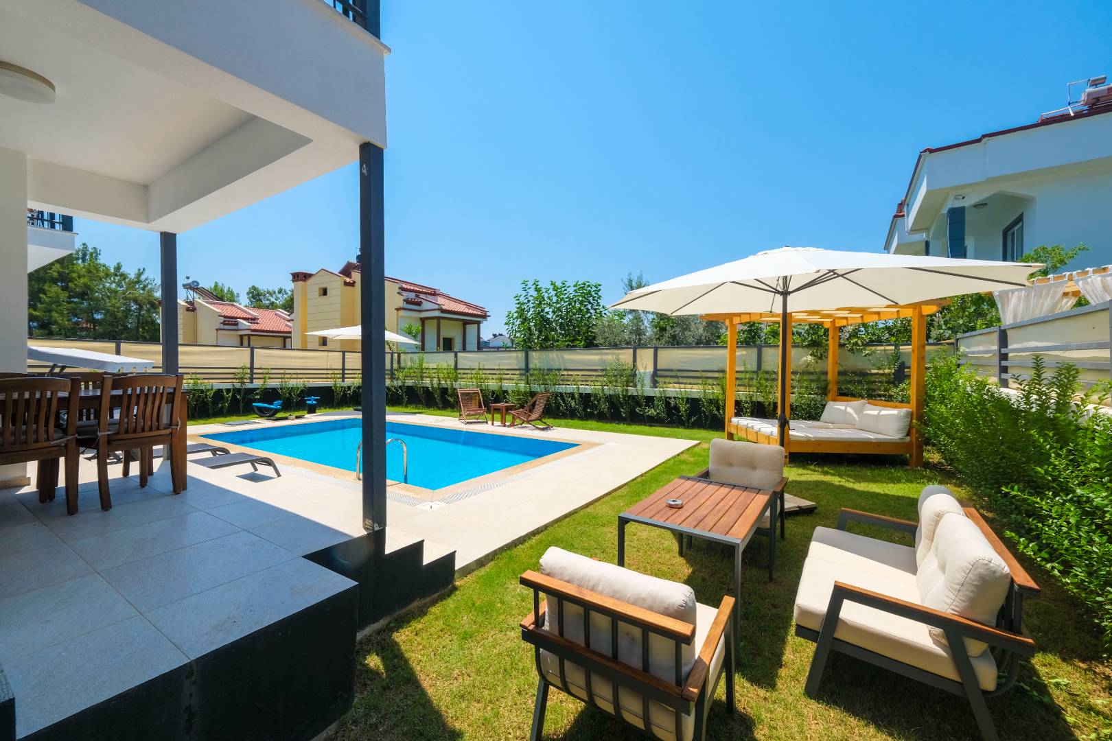 Fethiye Çiftlik'te Yeşillikler İçerisinde, Özel Havuzlu, Modern Villa 