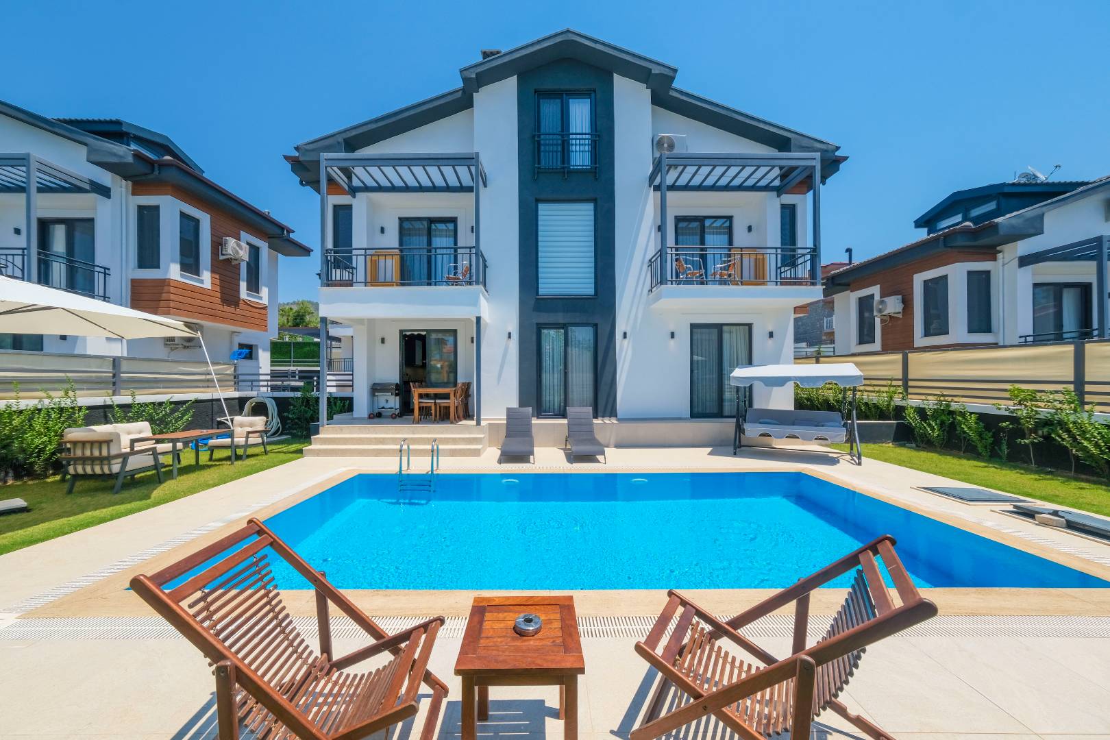 Fethiye Çiftlik'te Yeşillikler İçerisinde, Özel Havuzlu, Modern Villa 