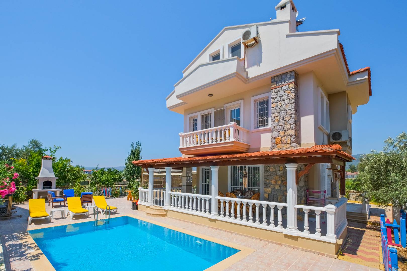 Fethiye Çiftlik'te Geniş Alanlara Sahip, Özel Havuzlu, Konforlu Villa