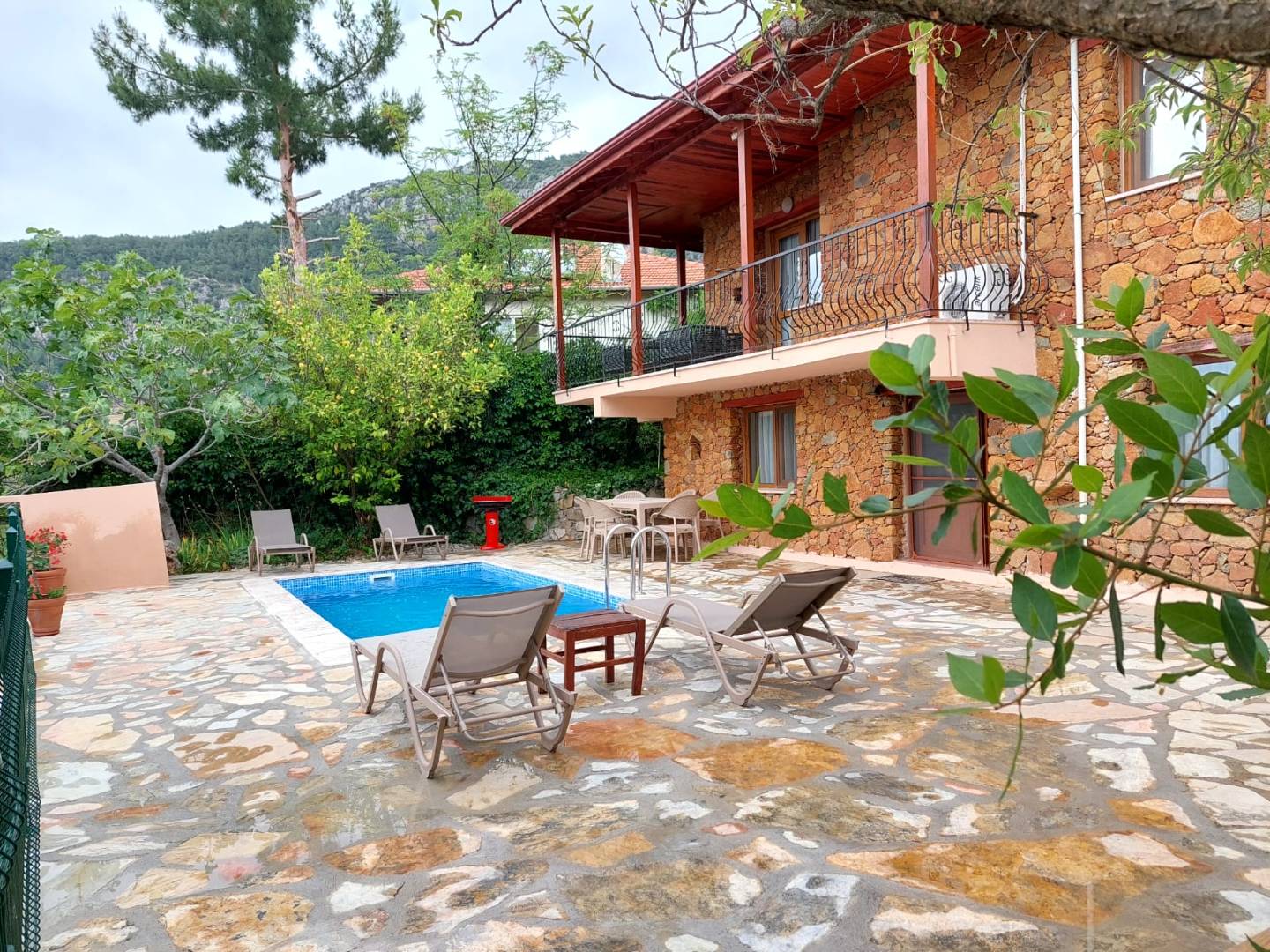 Fethiye Gökçeovacık'ta Merkeze Yakın, Özel Havuzlu, Otantik Tasarımlı Villa