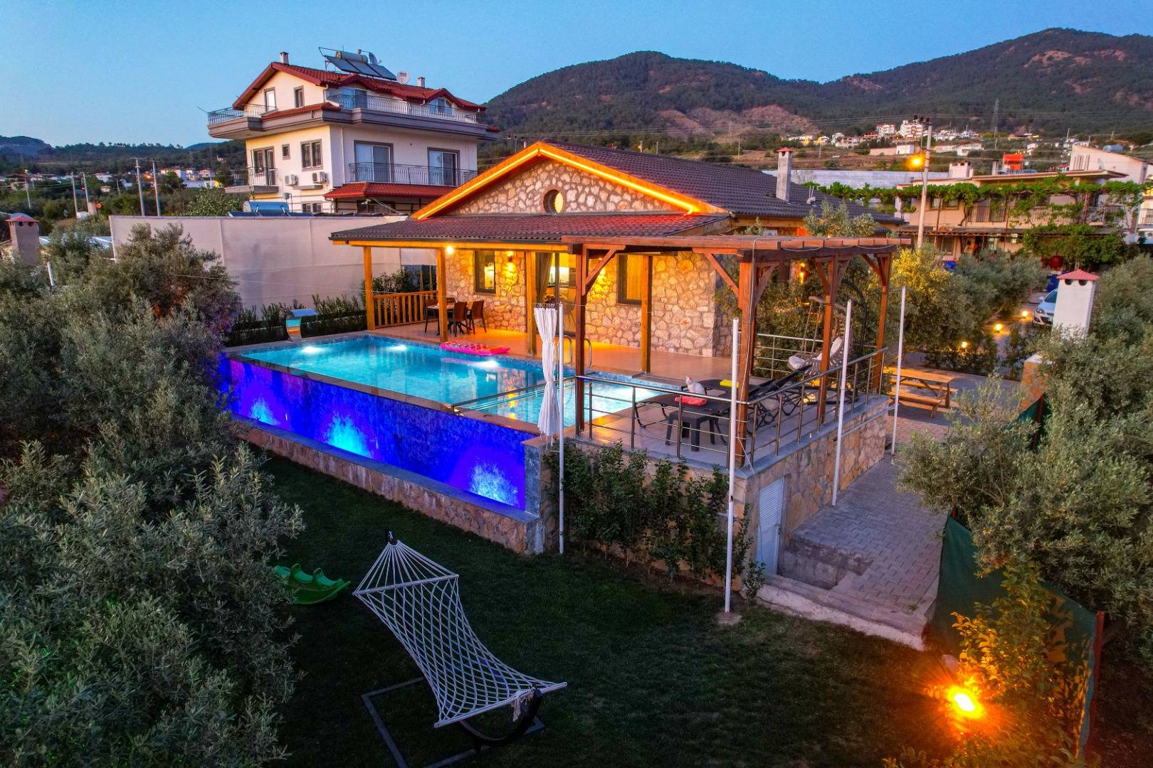 Fethiye Karaçulha'da Korunaklı, Özel Havuzlu, 4 Kişilik Kiralık Villa