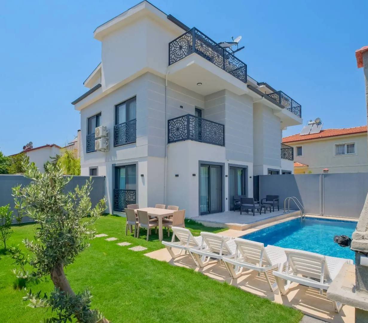 Fethiye Karaçulha'da Merkeze Yakın, Özel Havuzlu, İkiz Villa