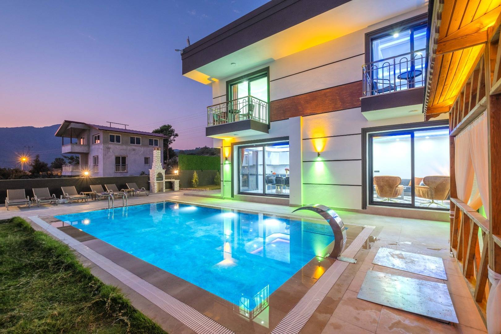 Fethiye Karaçulha'da Modern Tasarımlı, Özel Havuzlu, 8 Kişilik Lüks Villa