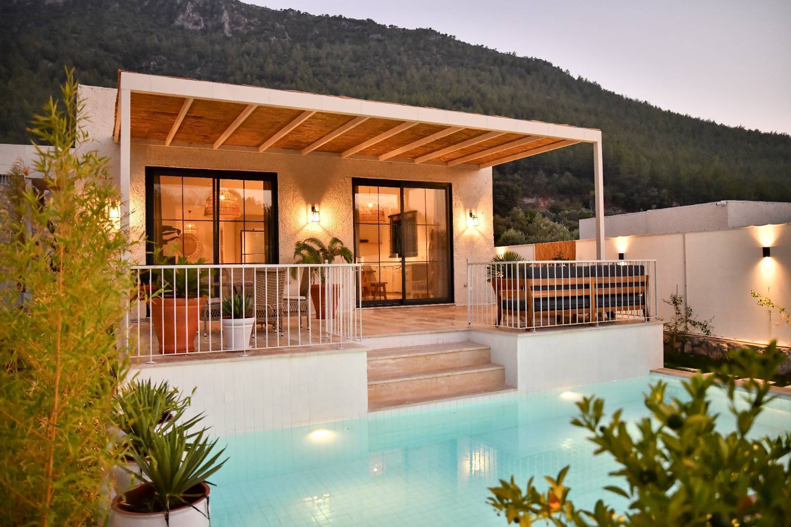 Muğla Fethiye'de Özel Havuzlu, Modern Tasarımlı Villa