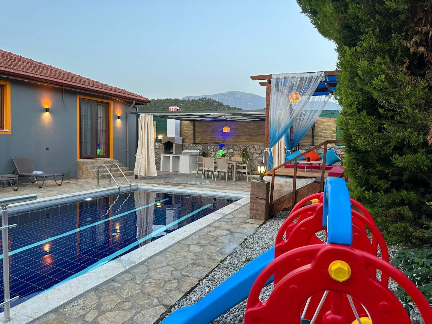 Fethiye Kayaköy'de Geniş Bahçeli, Özel Havuzlu, 4 Kişilik Villa