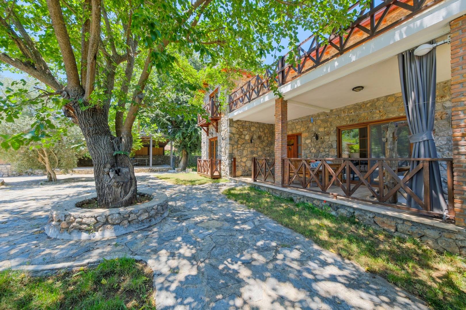 Fethiye Kayaköy'de Muhteşem Bahçe İçerisinde, Özel Havuzlu, Taş Villa