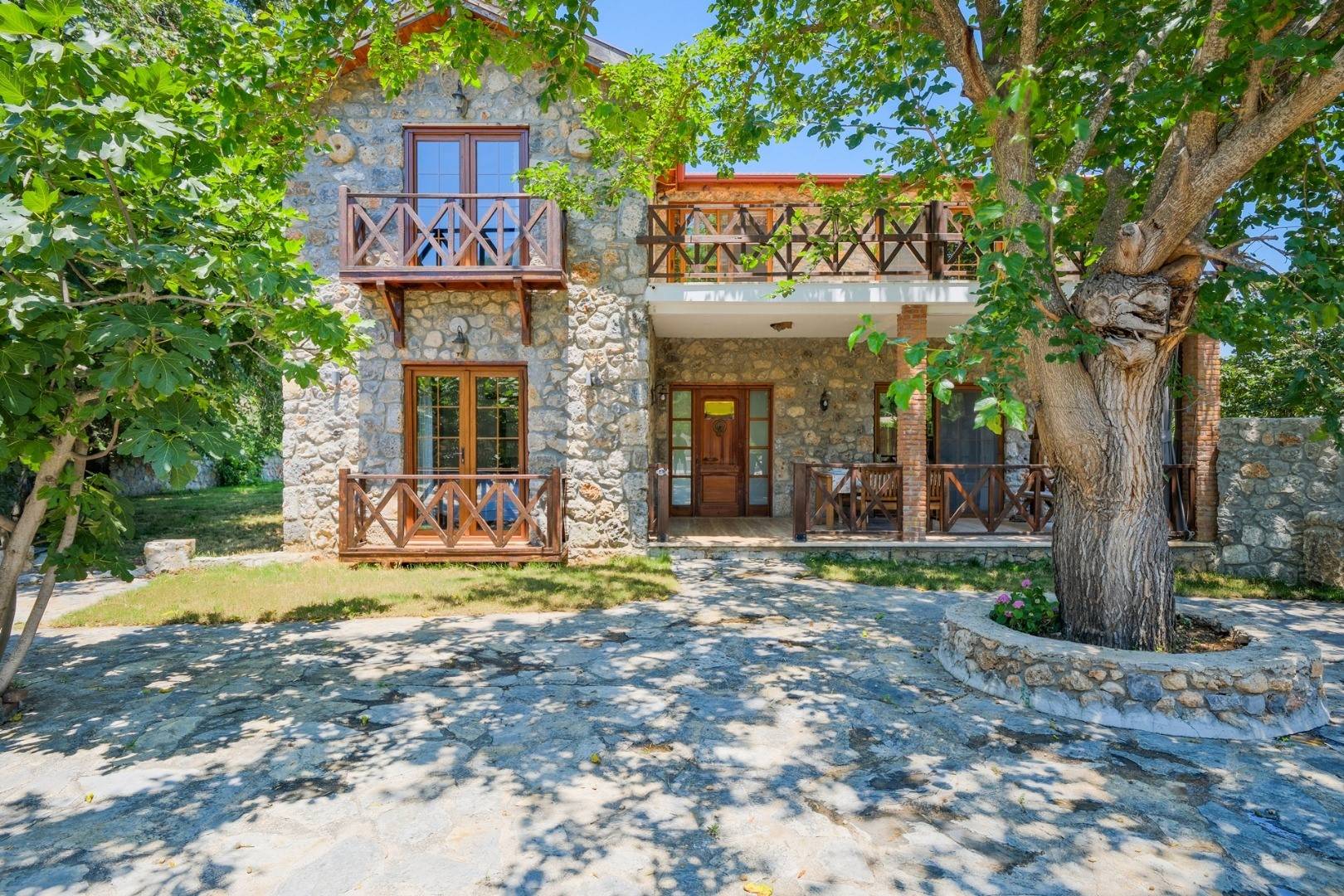 Fethiye Kayaköy'de Muhteşem Bahçe İçerisinde, Özel Havuzlu, Taş Villa