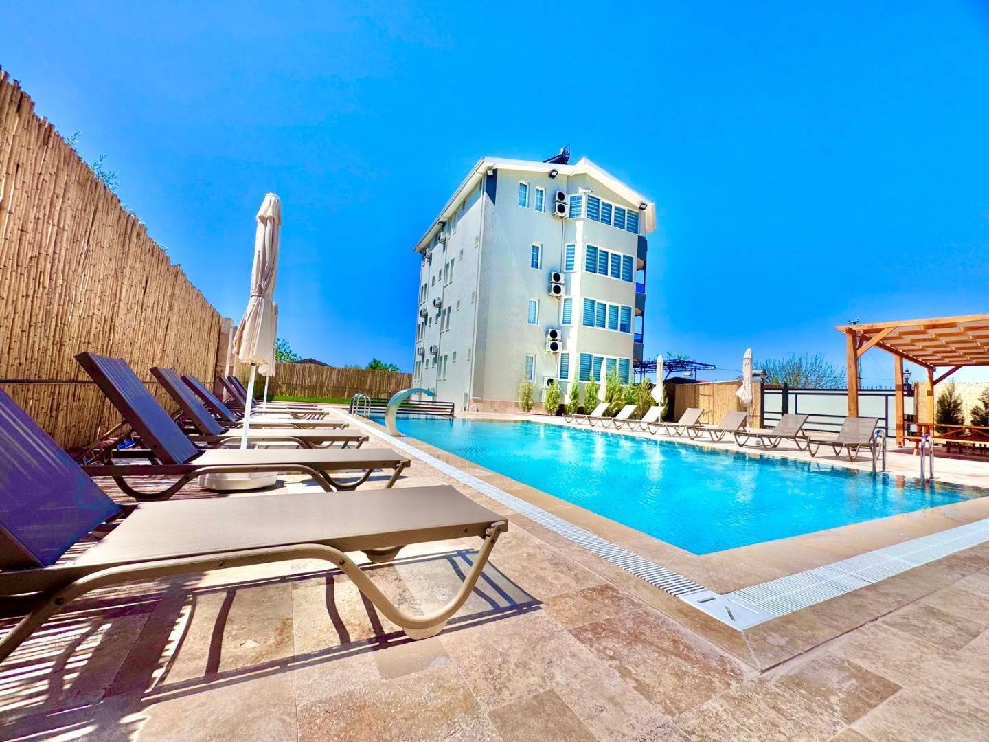 Fethiye Menteşeoğlu'nda Elverişli Konumda, Ortak Havuzlu, 1+1 Daire