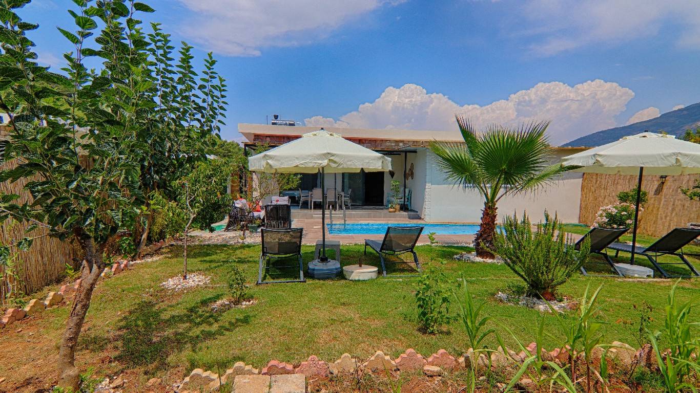 Fethiye Ölüdeniz'de Yemyeşil Bahçeli, Özel Havuzlu, 2+1 Villa