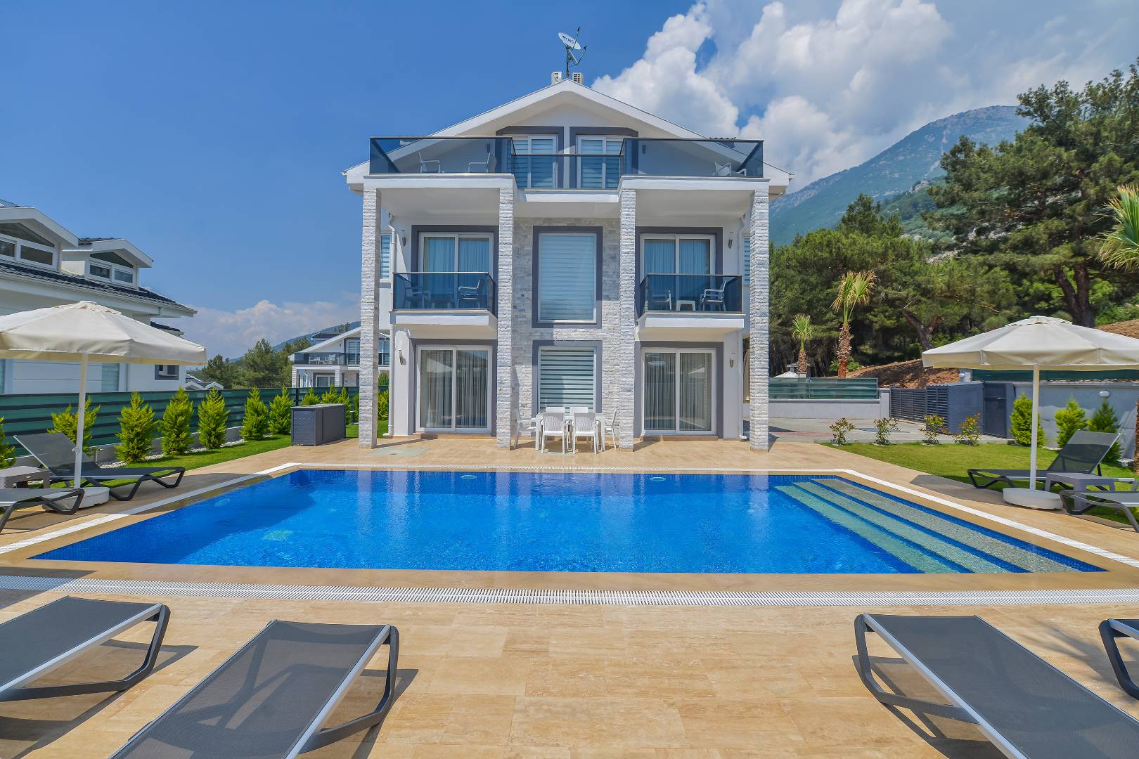 Fethiye Ölüdeniz'de Kalabalık Ailelere Uygun, Özel Havuzlu, Şık Villa