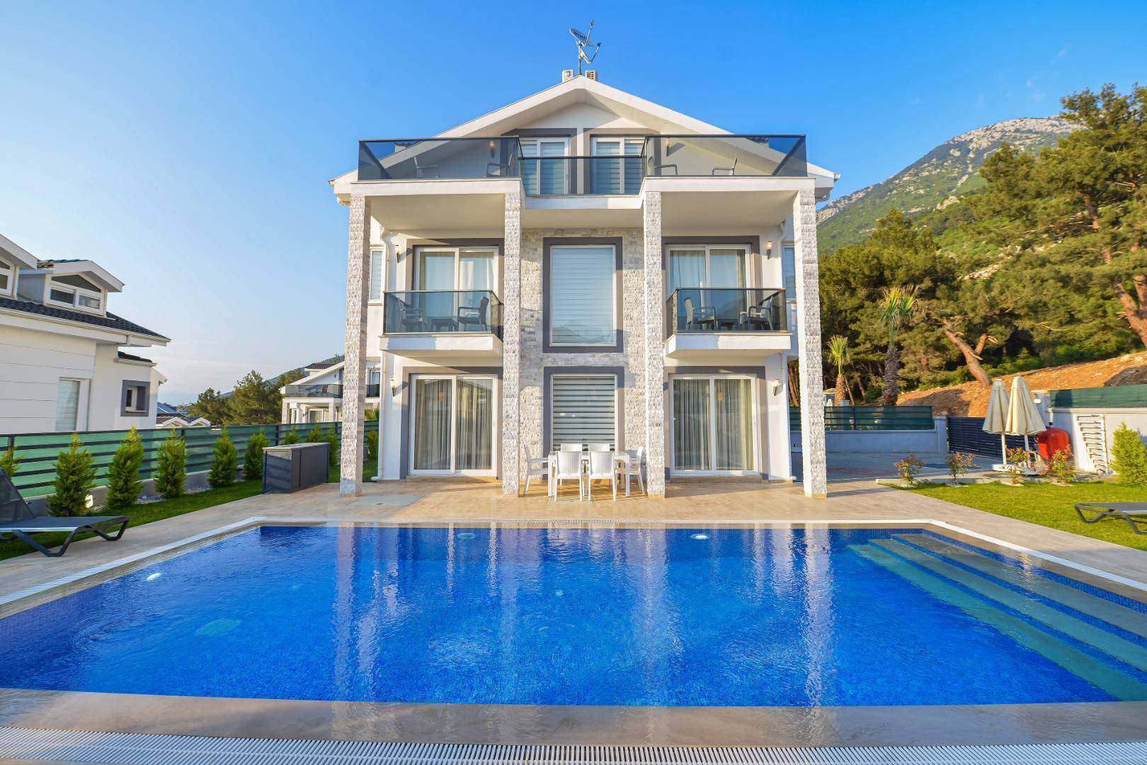 Fethiye Ölüdeniz'de Kalabalık Ailelere Uygun, Özel Havuzlu, Şık Villa