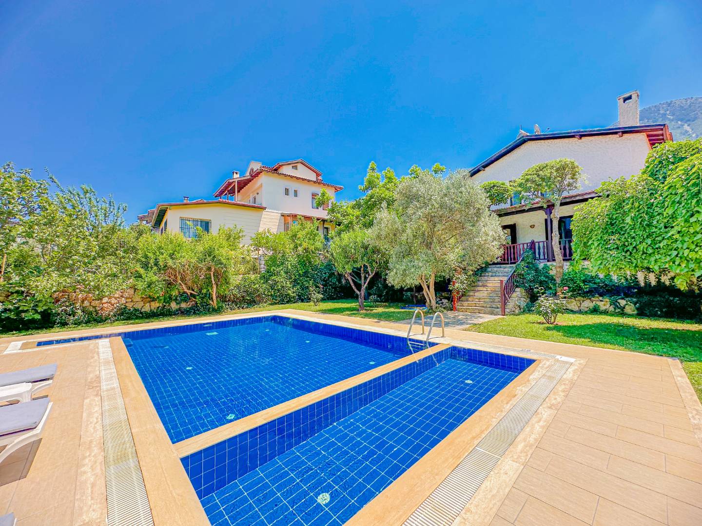 Fethiye Ölüdeniz'de Sakin Konumda, Özel Havuzlu, Modern Villa