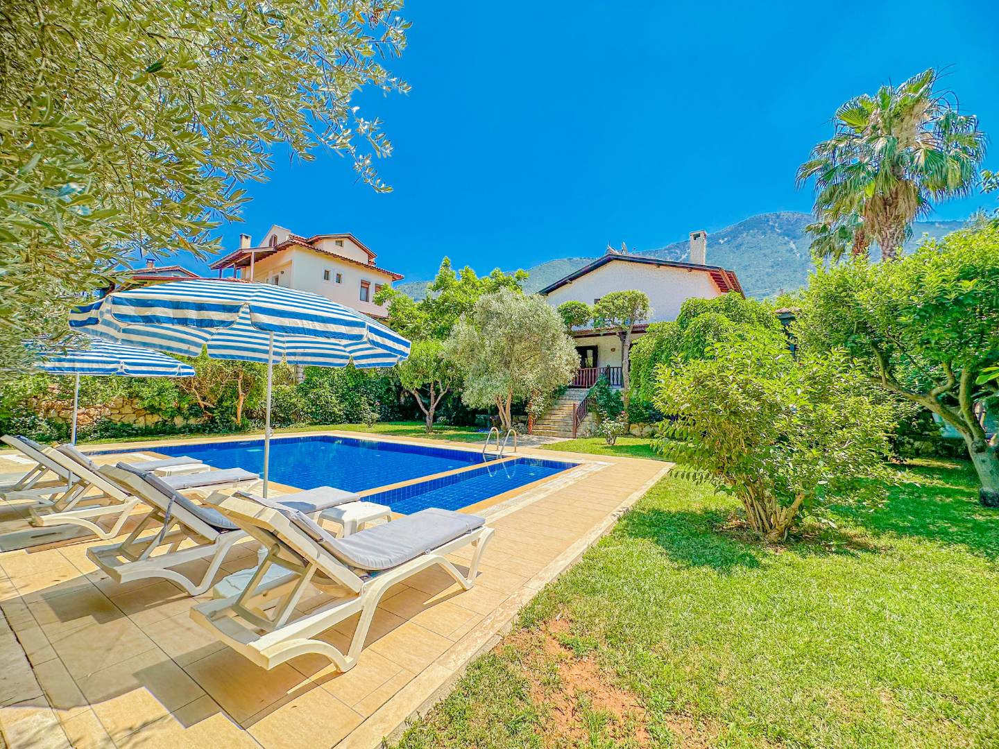 Fethiye Ölüdeniz'de Sakin Konumda, Özel Havuzlu, Modern Villa