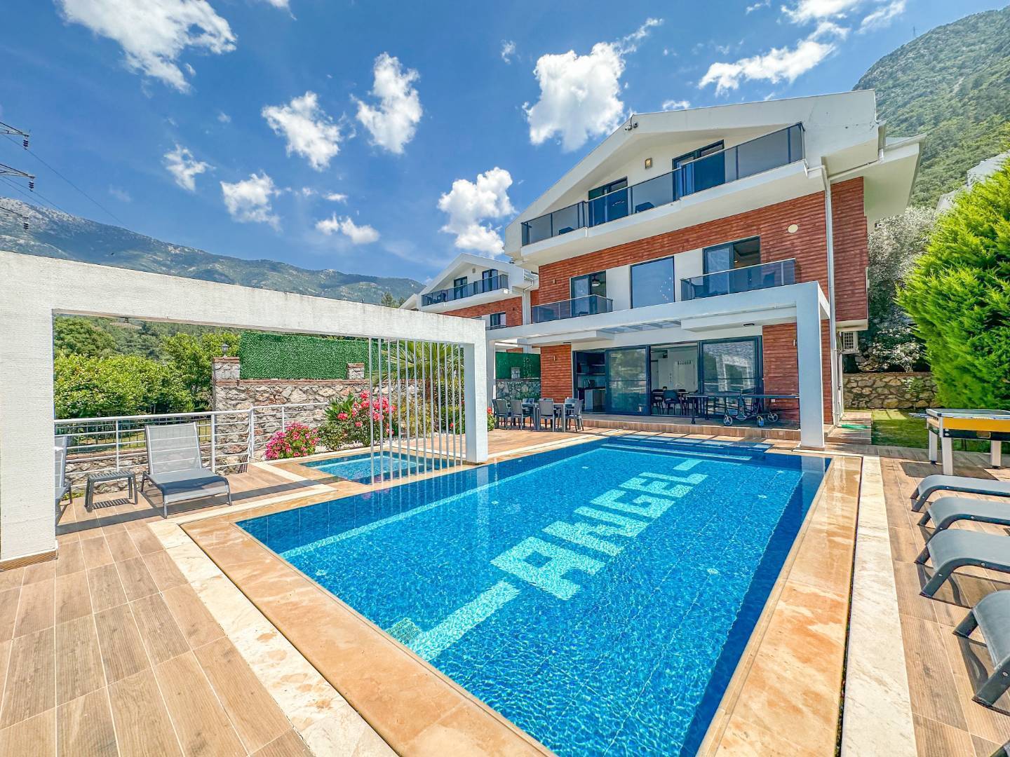 Fethiye Ovacık'ta Merkezi Konumda, Özel Havuzlu, Lüks Villa