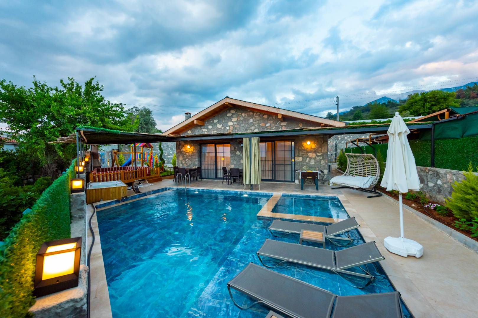 Muğla Seydikemer'de Bahçeli, Özel Havuzlu, Jakuzili ve Saunalı Villa-29302