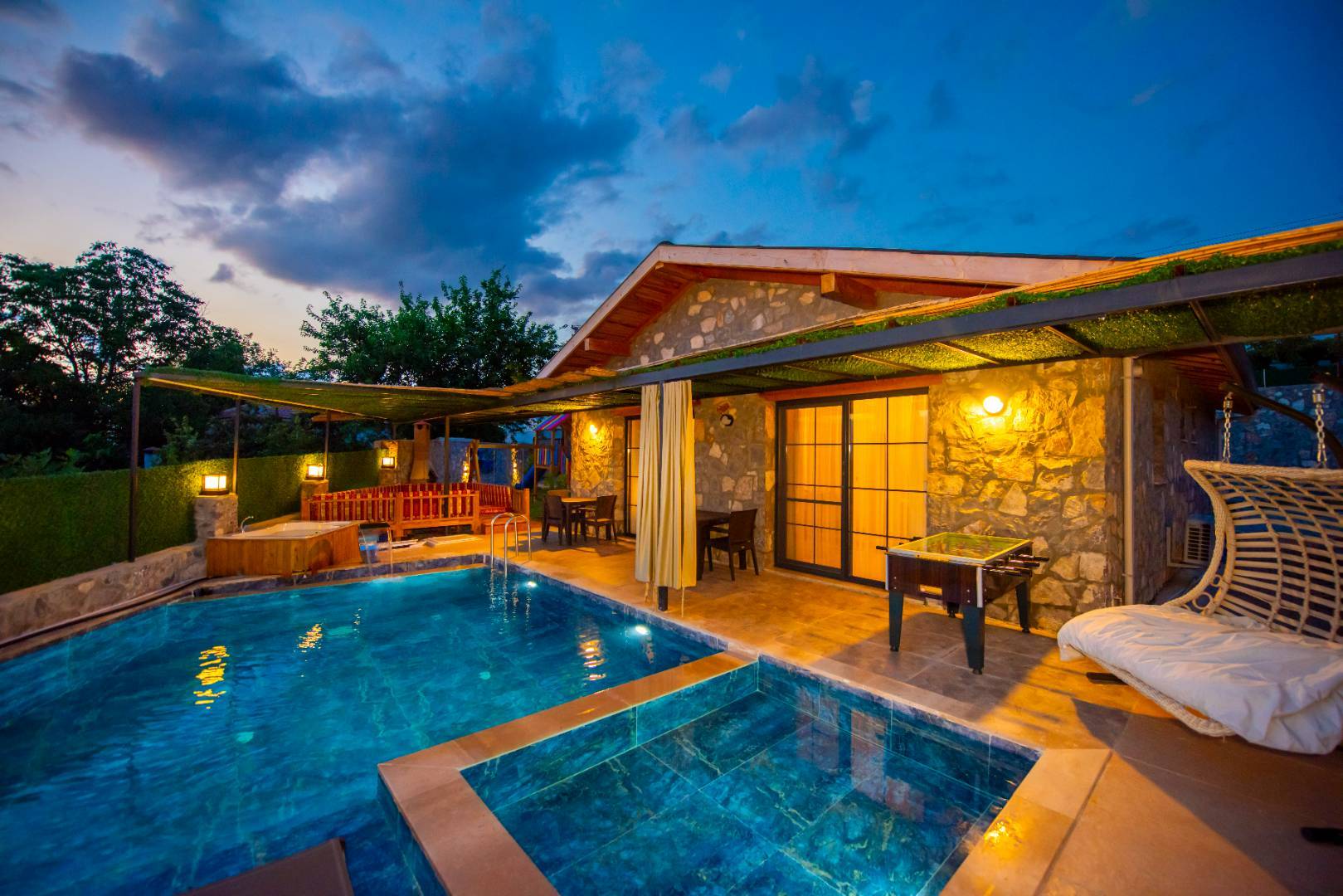 Muğla Seydikemer'de Bahçeli, Özel Havuzlu, Jakuzili ve Saunalı Villa-29302