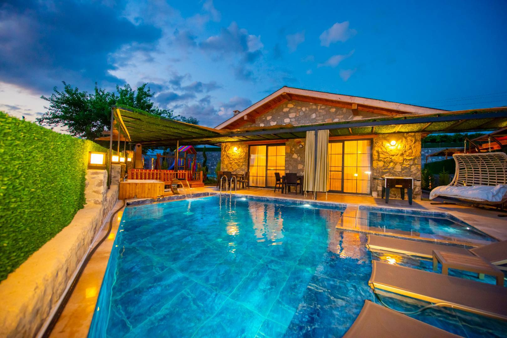 Muğla Seydikemer'de Bahçeli, Özel Havuzlu, Jakuzili ve Saunalı Villa-29302