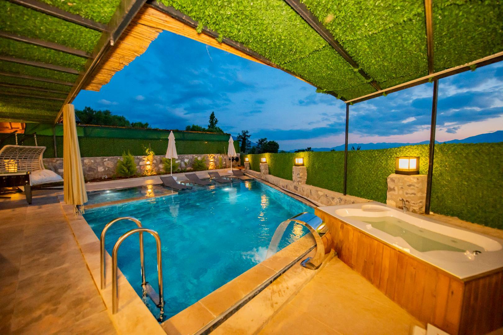 Muğla Seydikemer'de Bahçeli, Özel Havuzlu, Jakuzili ve Saunalı Villa-29302