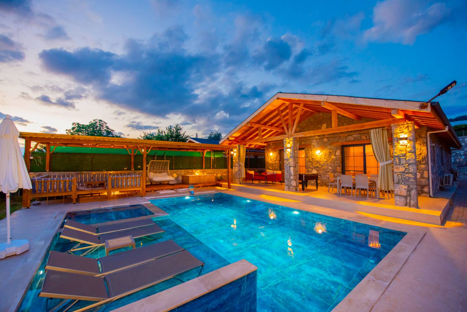 Fethiye Yakaköy'de Modern Tasarıma Sahip, Özel Havuzlu, Jakuzili Villa-29301