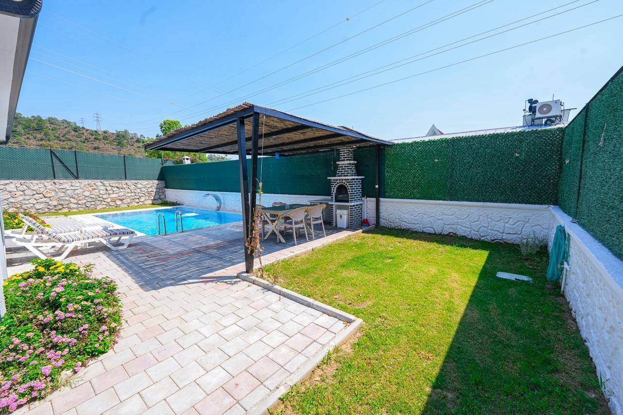 Fethiye Yanıklar'da Yemyeşil Bahçeli, Özel Havuzlu, Konforlu Villa