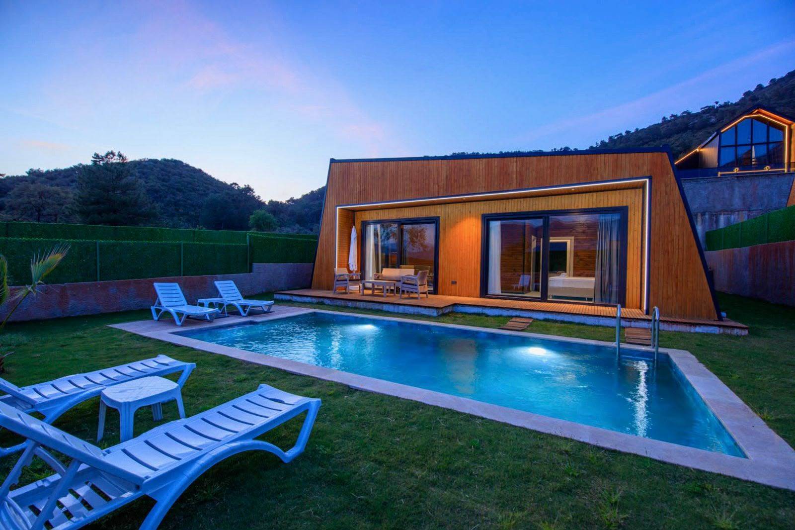 Fethiye Yeşilüzümlü'de Site İçerisinde, Özel Havuzlu, 4 Kişilik Villa