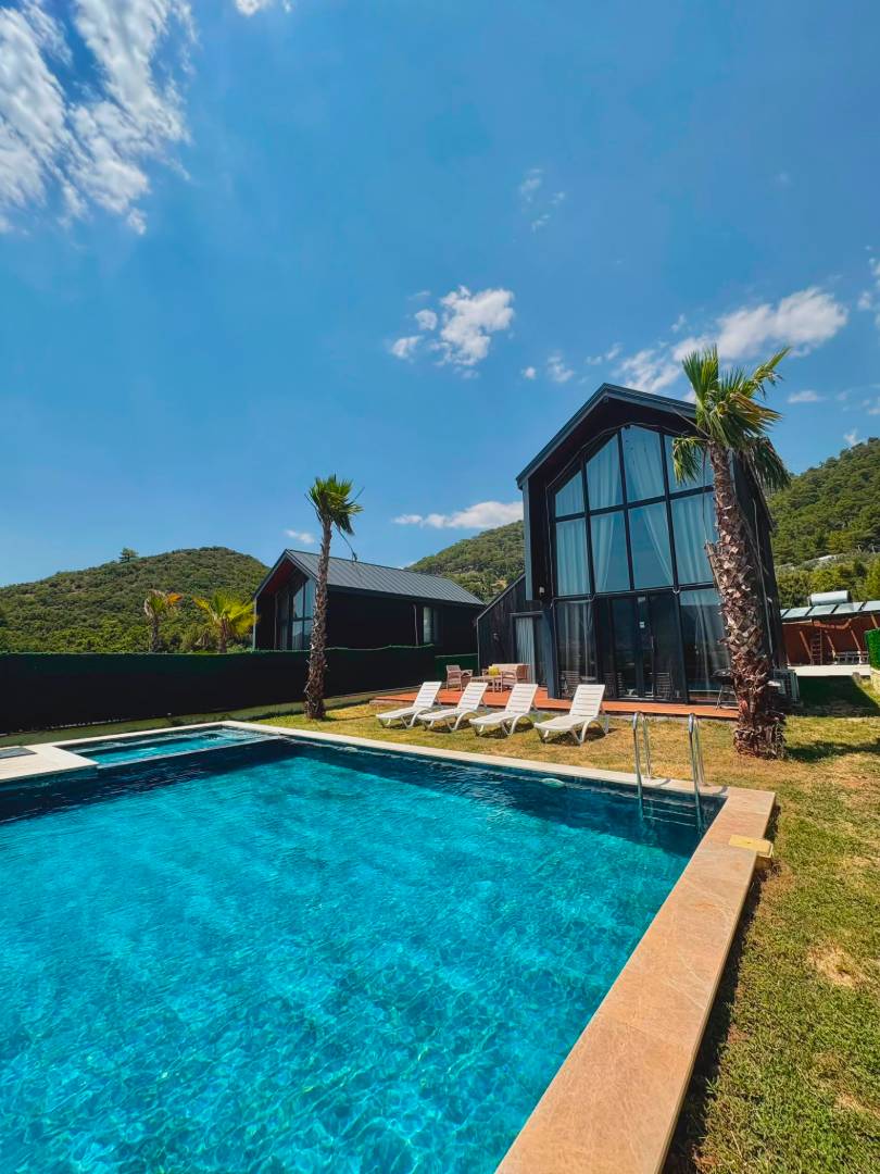 Fethiye Yeşilüzümlü'de Sakin Konumda, Özel Havuzlu, Bahçeli Villa