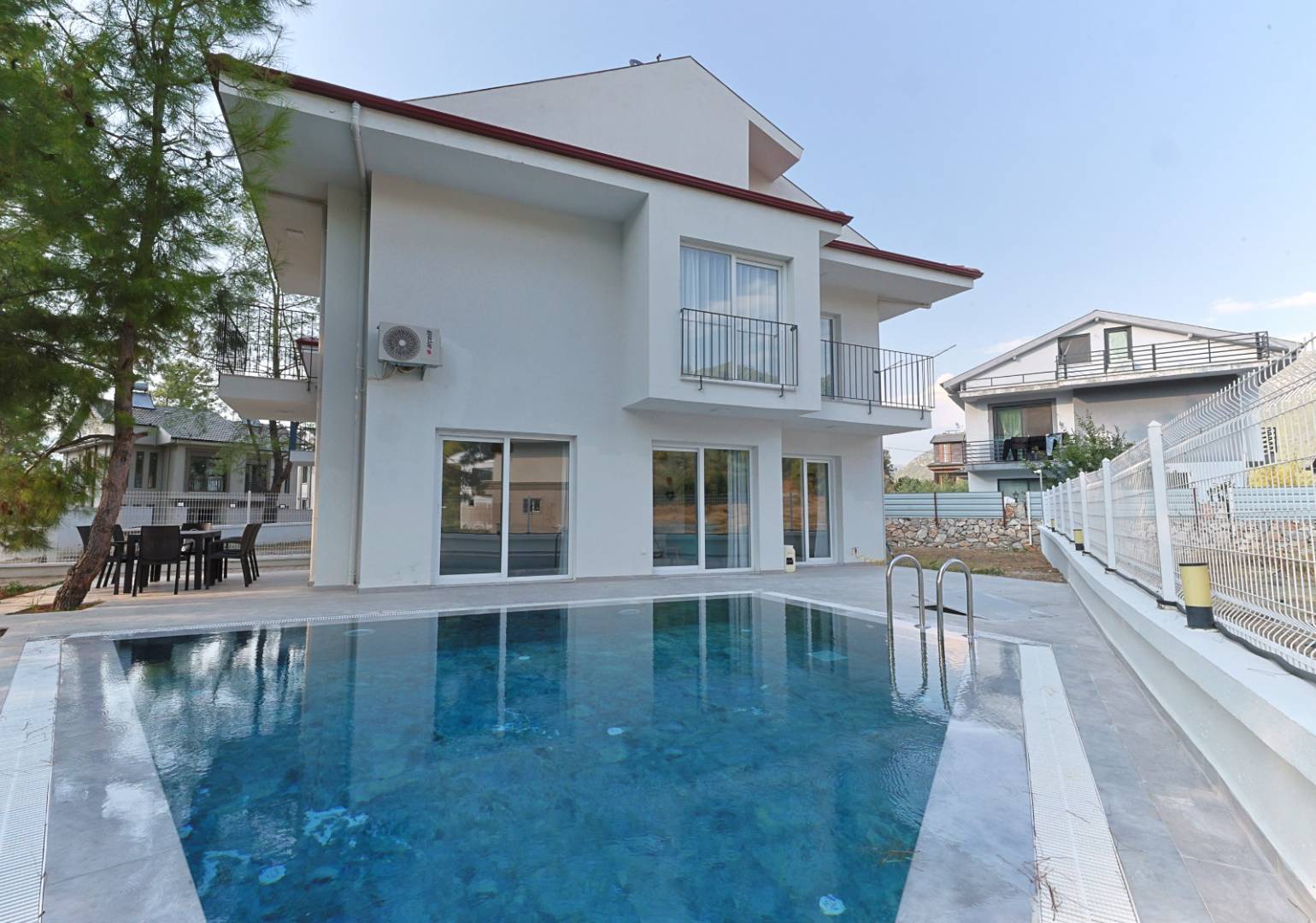 Fethiye Yeşilüzümlü'de Geniş Ailelere Uygun, Özel Havuzlu, Konforlu Villa