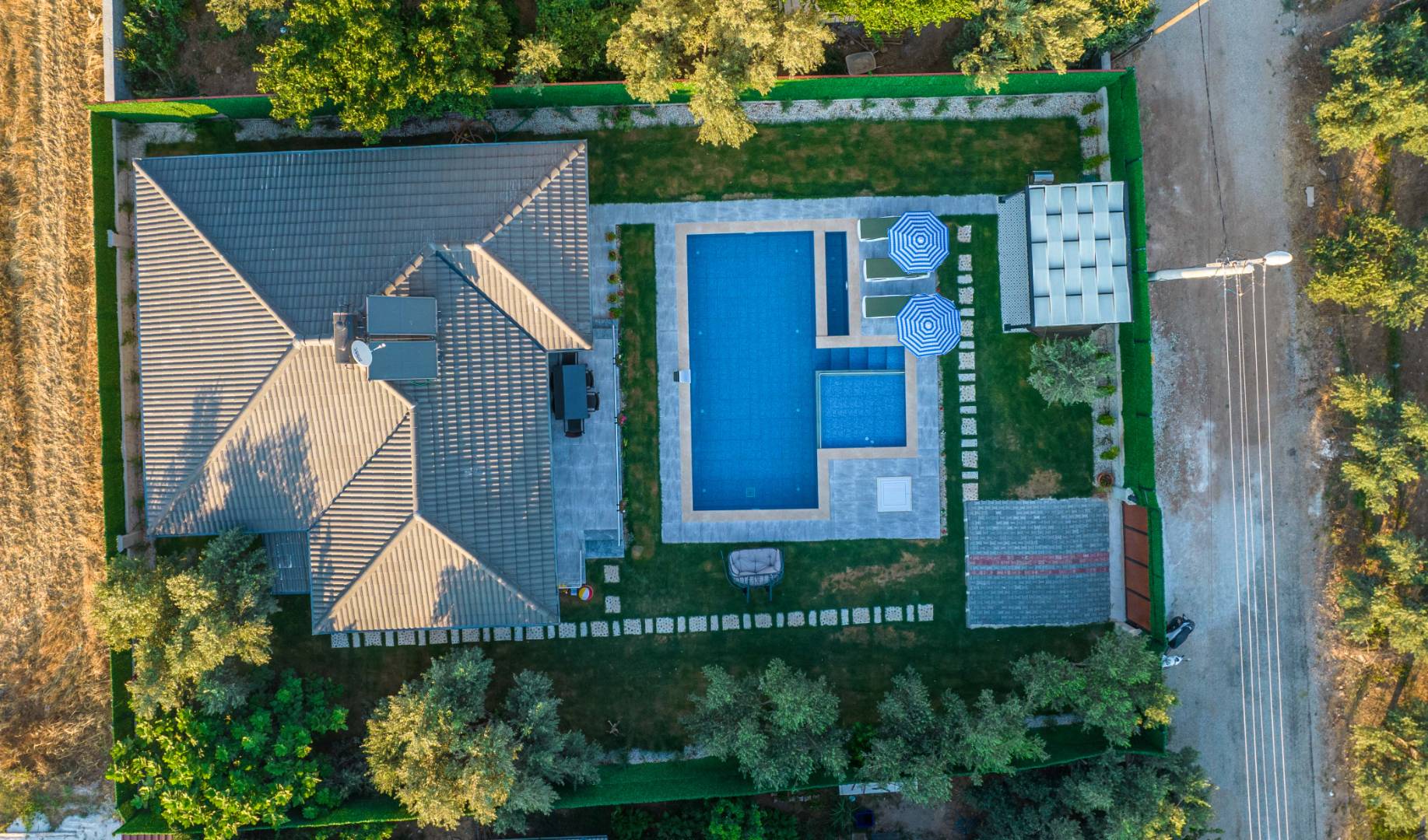 Fethiye'de Geniş Bahçeli, Özel Havuzlu, Sauna ve Jakuzili Kiralık Villa