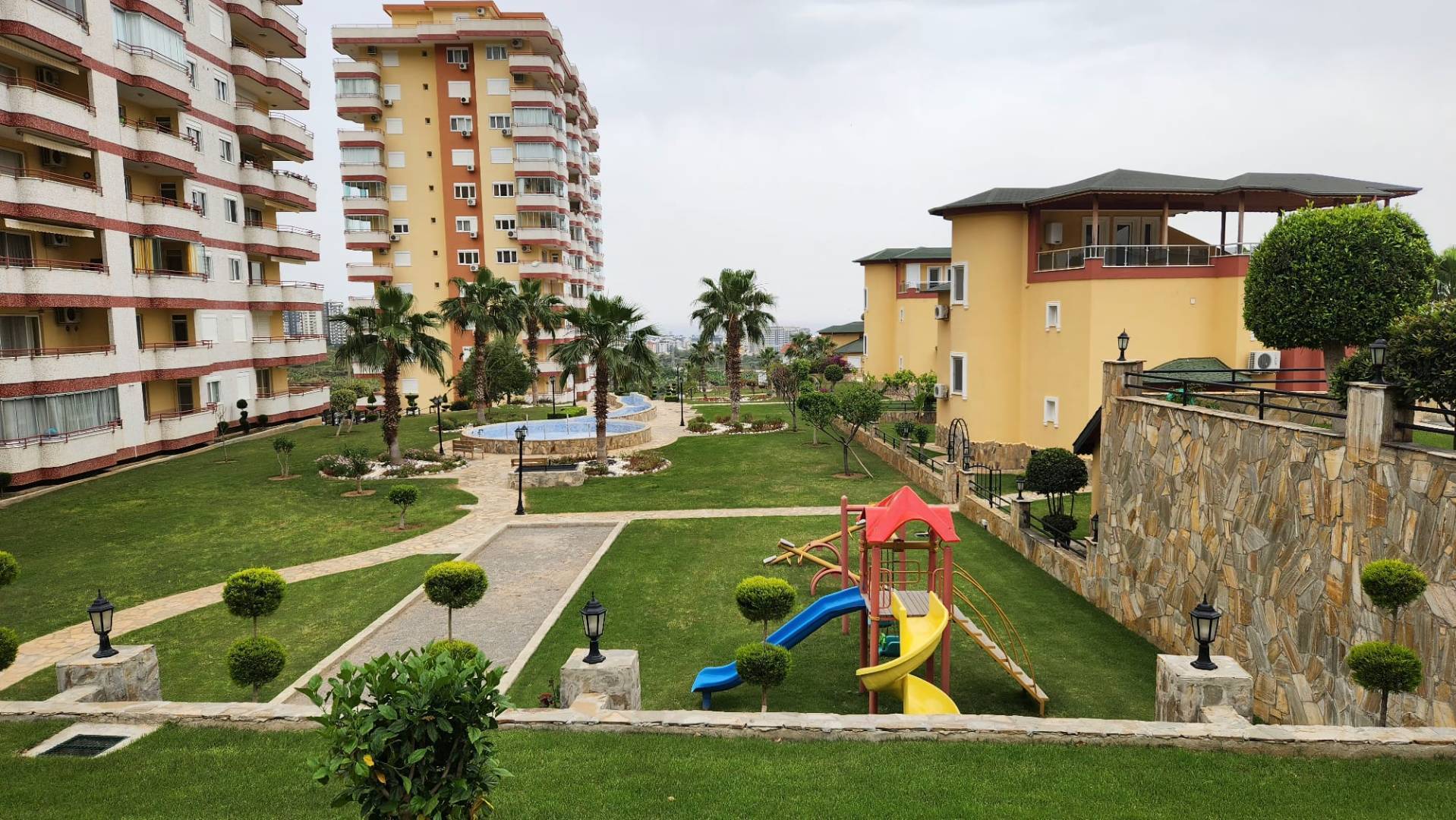 Antalya Alanya'da Site İçinde, Özel Havuzlu, Jakuzili, Saunalı, Lüks Villa
