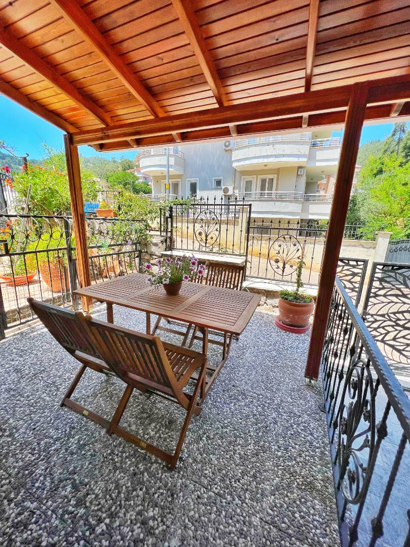 Marmaris Armutalan'da Merkezi Konumda, Konforlu, Şık Villa