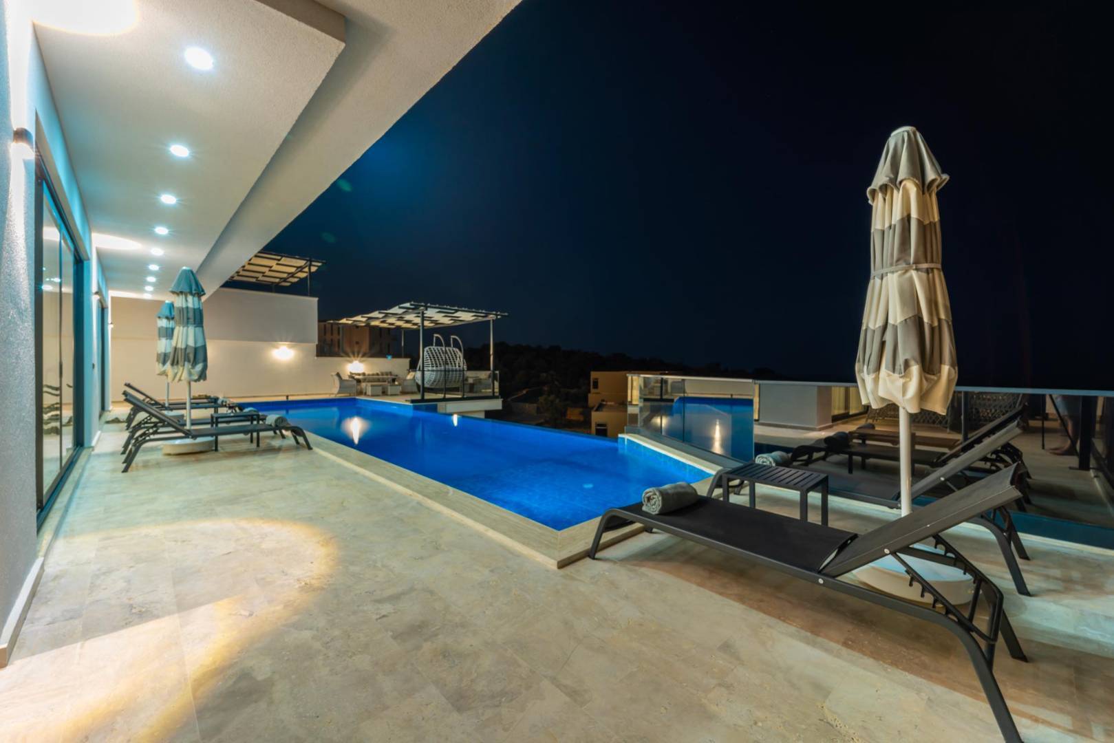 Kaş Kalkan'da Geniş Ailelere Uygun, Özel Havuzlu, Modern Villa