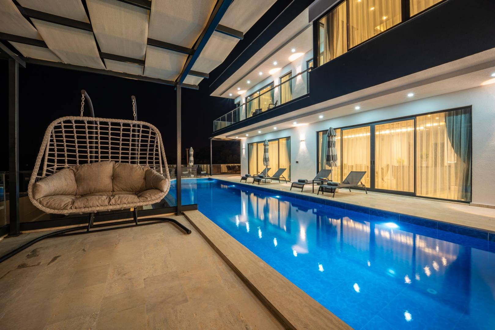 Kaş Kalkan'da Geniş Ailelere Uygun, Özel Havuzlu, Modern Villa