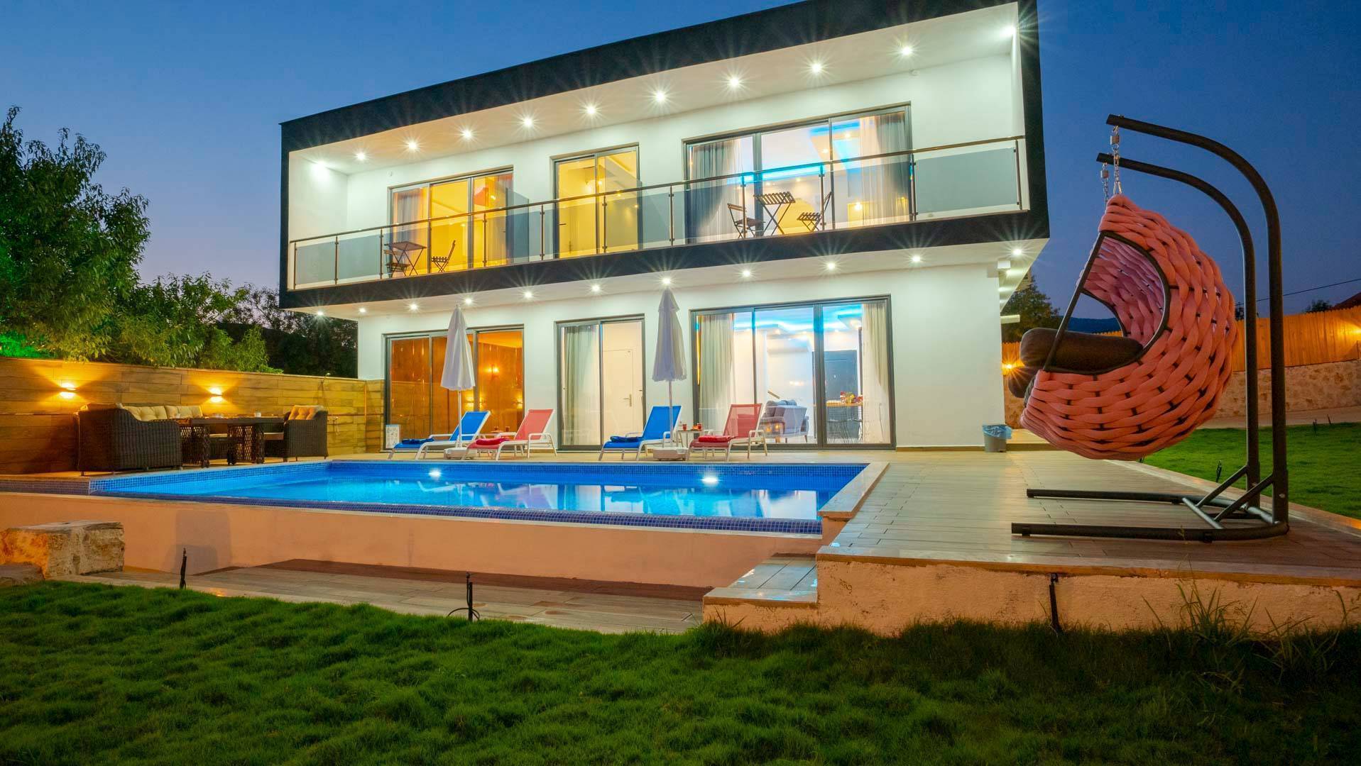 Antalya Kaş'ta Doğa İle İç İçe, Özel Havuzlu, Jakuzili, Modern Villa