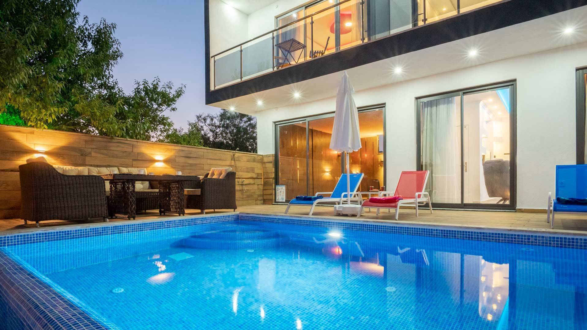 Antalya Kaş'ta Doğa İle İç İçe, Özel Havuzlu, Jakuzili, Modern Villa