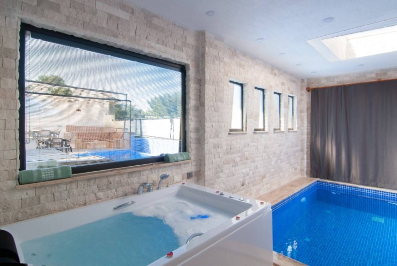 Kalkan Akbel'de Modern Tasarımlı, Özel Isıtmalı Havuzlu, 4 kişilik Villa