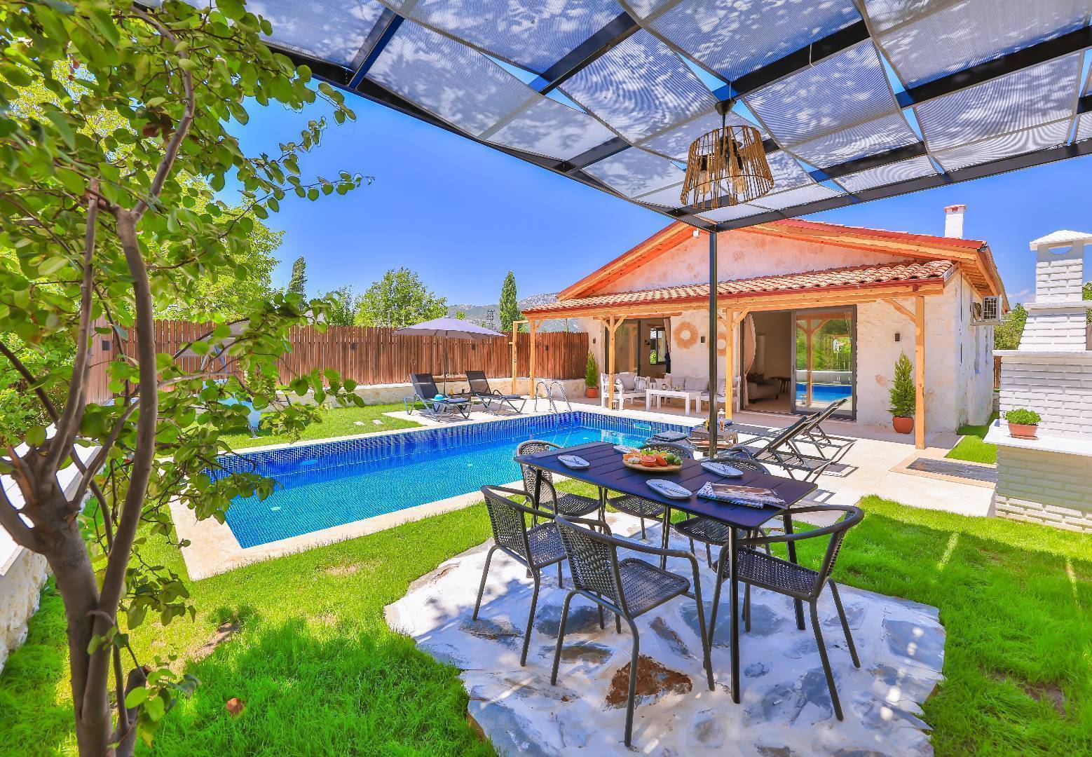 Kalkan Bezirgan'da Çekirdek Ailelere Uygun, Özel Havuzlu, Modern Villa