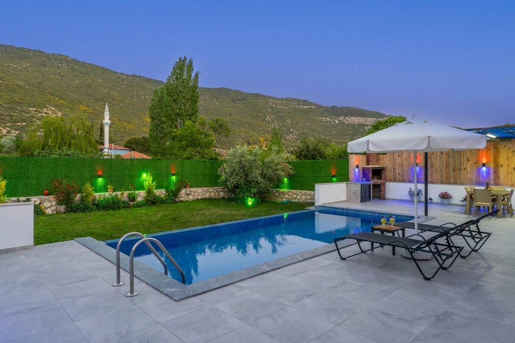 Kalkan İkizce'de Modern Tasarımlı, Özel Havuzlu, Balayı Villası