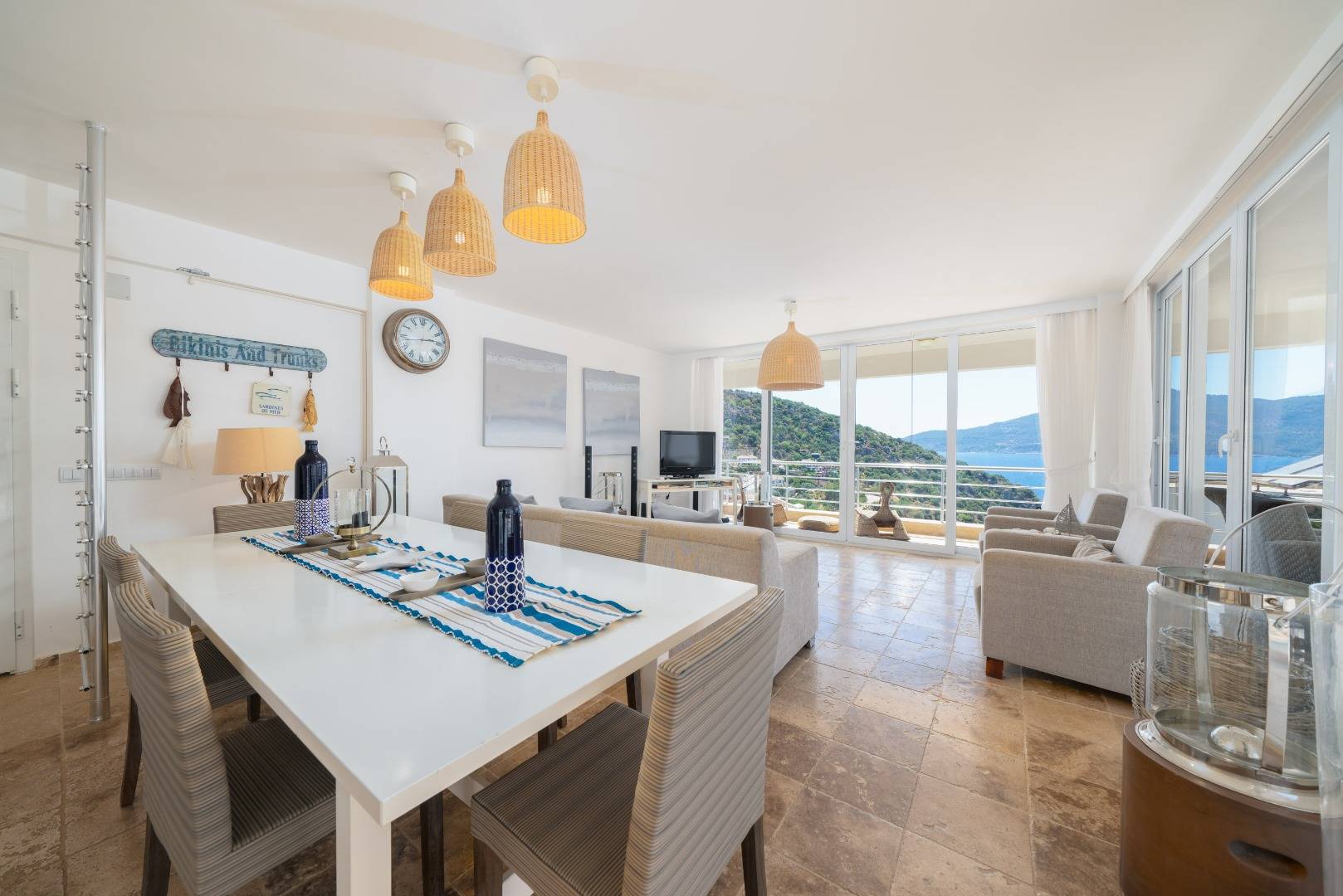 Kalkan Kışla'da Modern Tasarıma Sahip, Özel Havuzlu, 8 Kişilik, Kiralık Villa