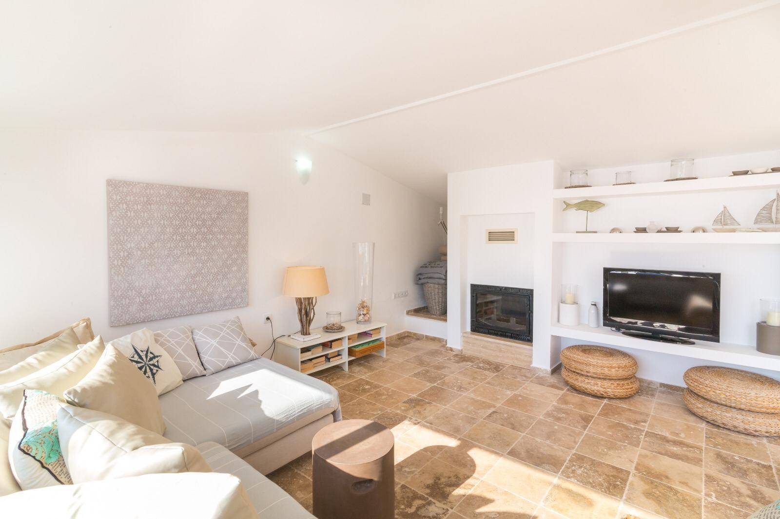 Kalkan Kışla'da Modern Tasarıma Sahip, Özel Havuzlu, 8 Kişilik, Kiralık Villa