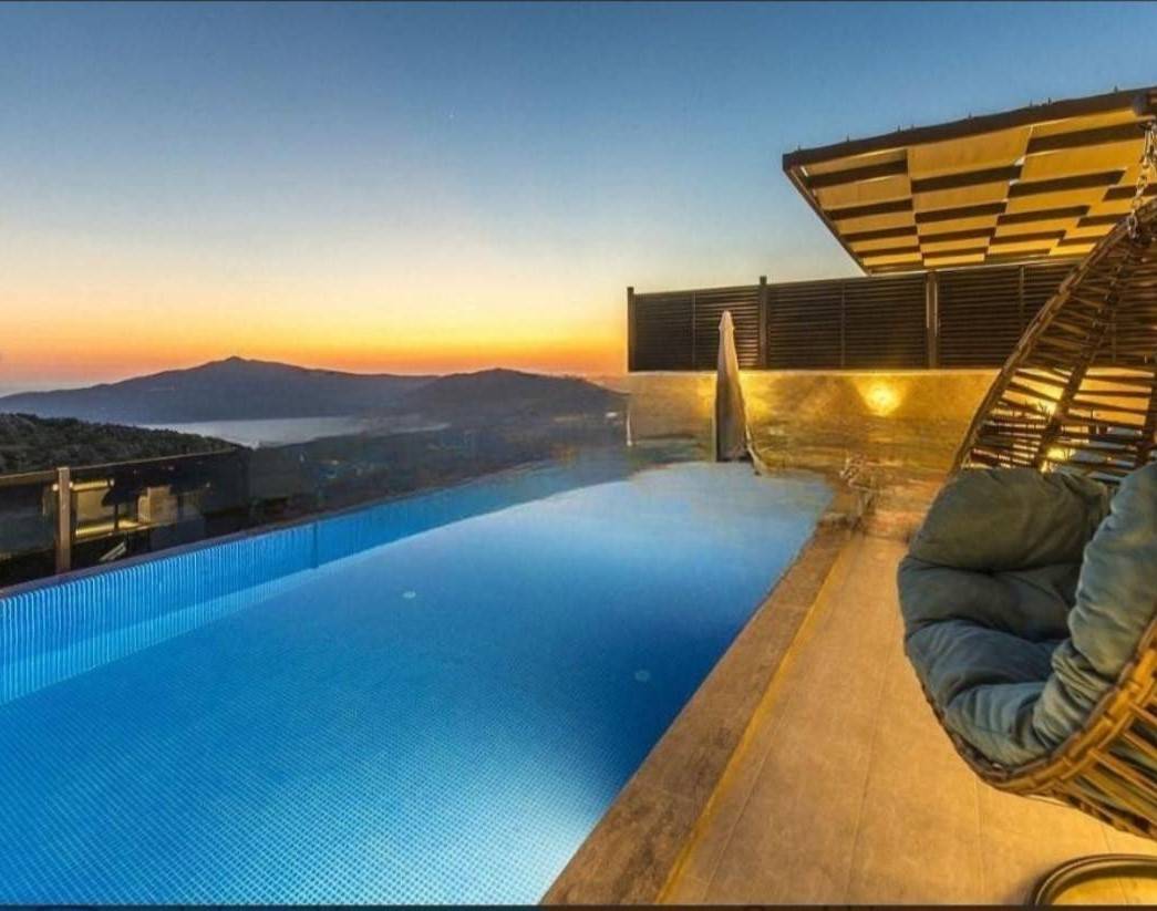 Kalkan Kördere'de Deniz Manzaralı, Özel Havuzlu, Modern Villa