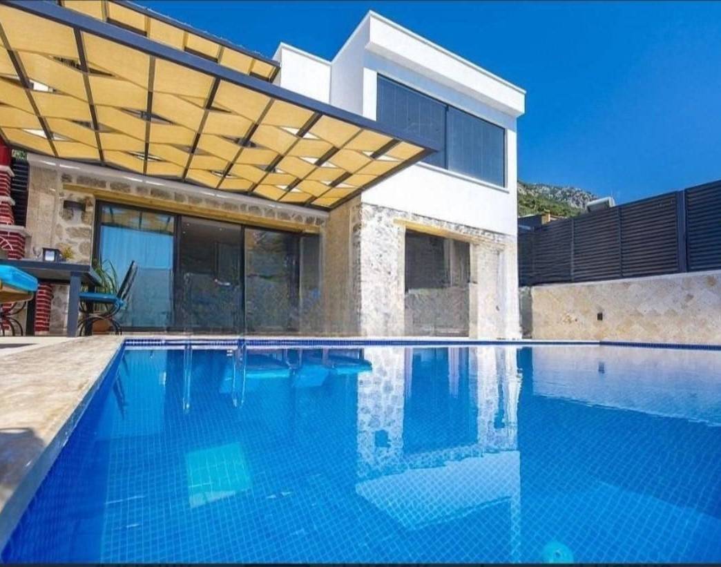 Kalkan Kördere'de Deniz Manzaralı, Özel Havuzlu, Modern Villa