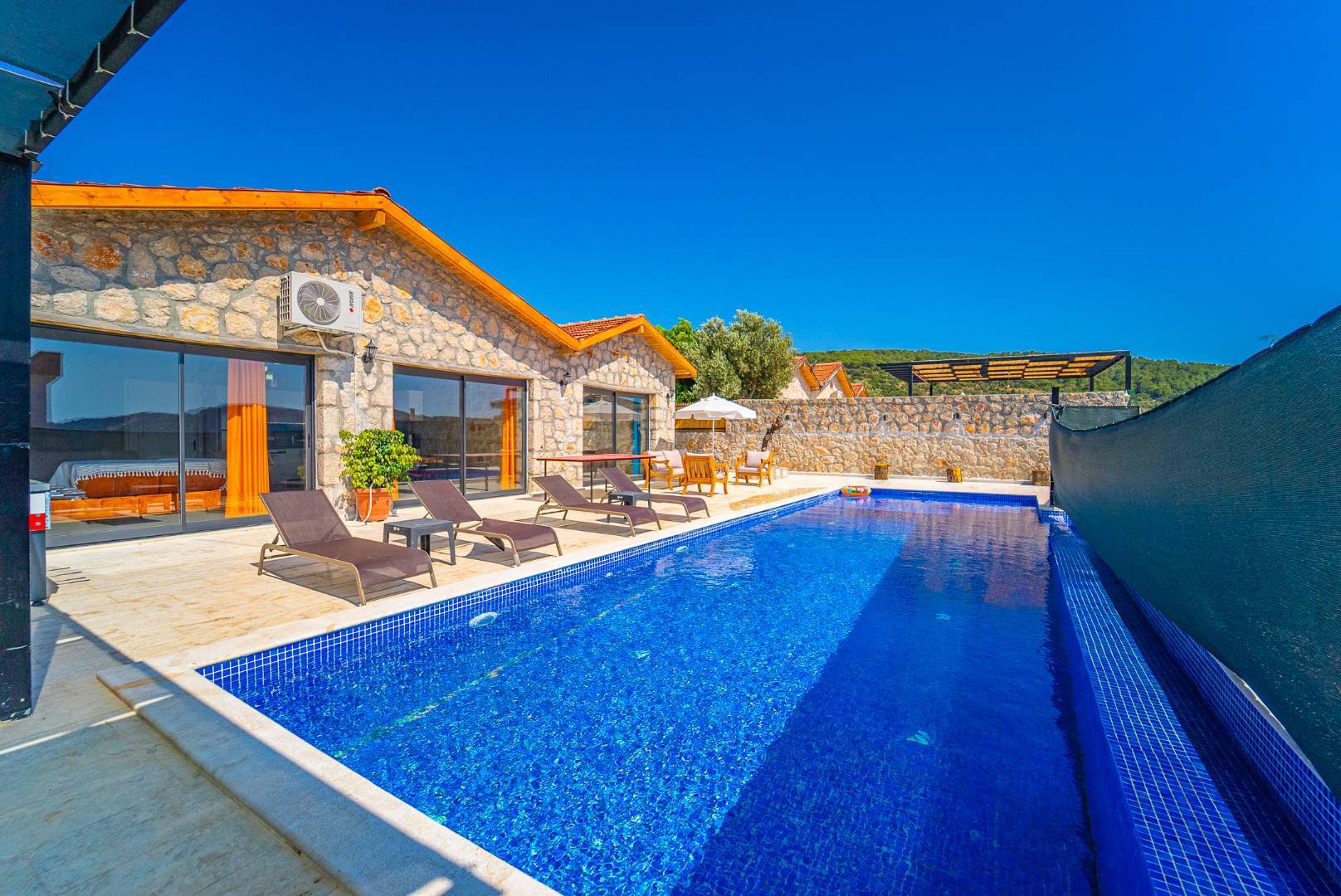 Kalkan Patara'da Korunaklı Havuzlu, Doğa Manzaralı, Balayı Villası 