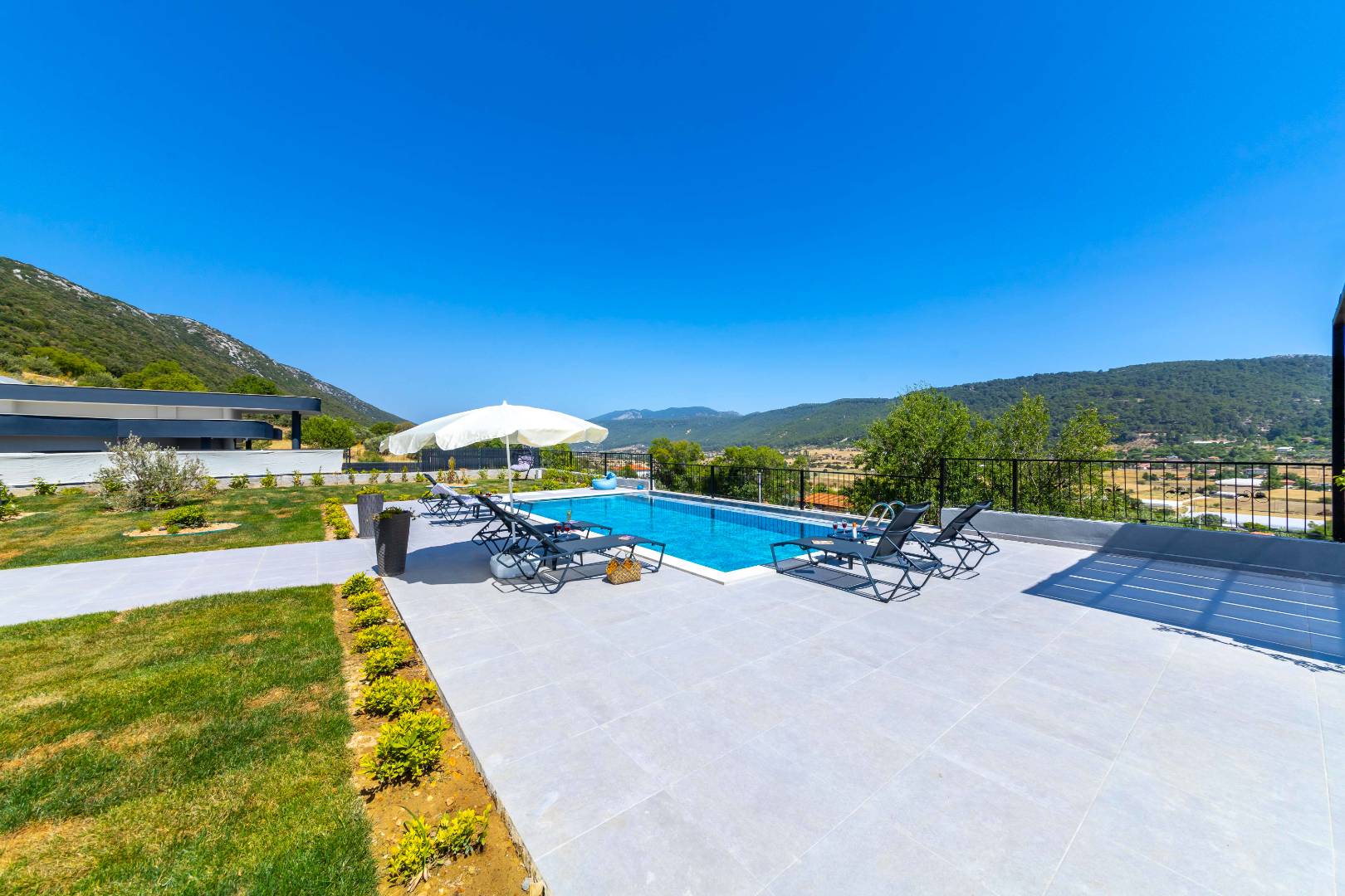 Kalkan Sarıbelen'de Muhteşem Doğa İçerisinde, Özel Havuzlu, Jakuzili, Modern Villa