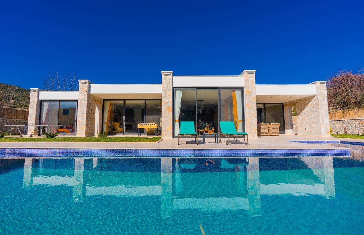Kaş Sarıbelen'de Eşsiz Doğa Manzaralı, Özel Havuzlu, Modern Tasarımlı Villa