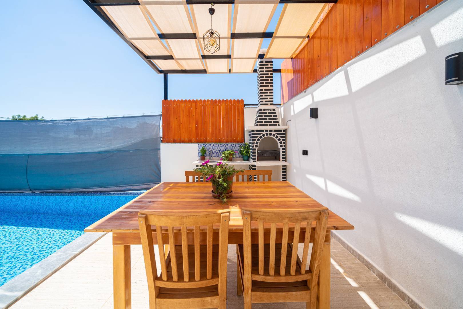 Kalkan Ulugöl'de Huzur İçerisinde, Özel Havuzlu ve Saunalı, Modern Tasarımlı Kiralık Villa