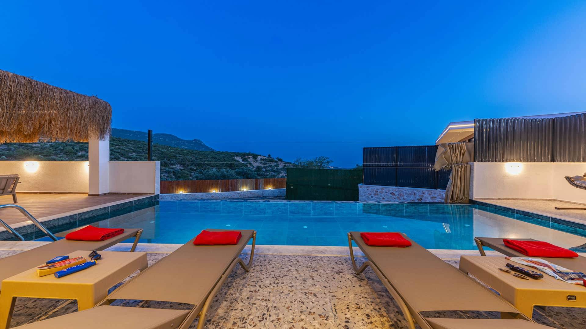 Kalkan Üzümlü'de Çekirdek Ailelere Uygun, Özel Havuzlu, Modern Villa