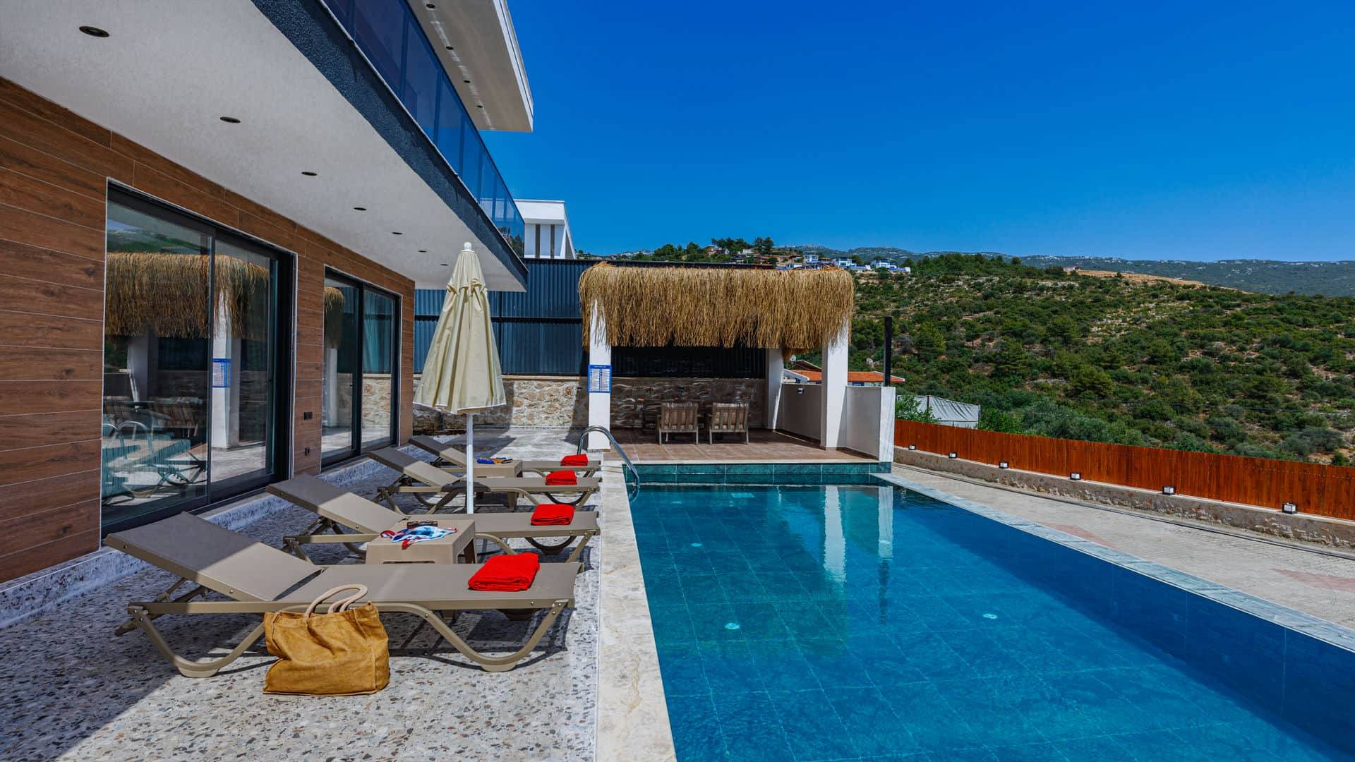 Kalkan Üzümlü'de Çekirdek Ailelere Uygun, Özel Havuzlu, Modern Villa