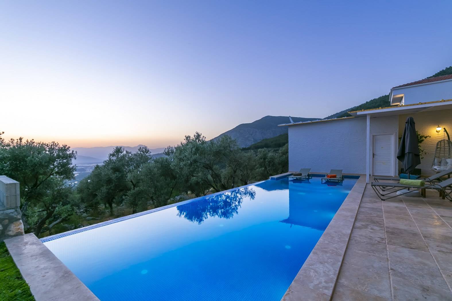 Kalkan Üzümlü'de Doğa İçerisinde, Özel Havuzlu, Modern Villa